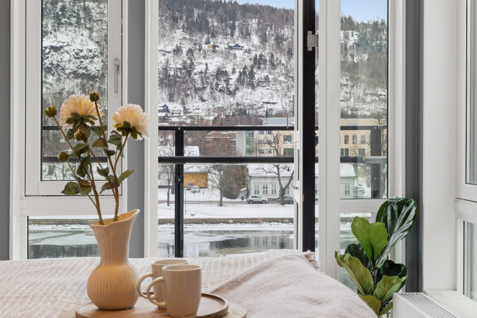 Flott utsikt fra hovedsoverommet. Galleribilde