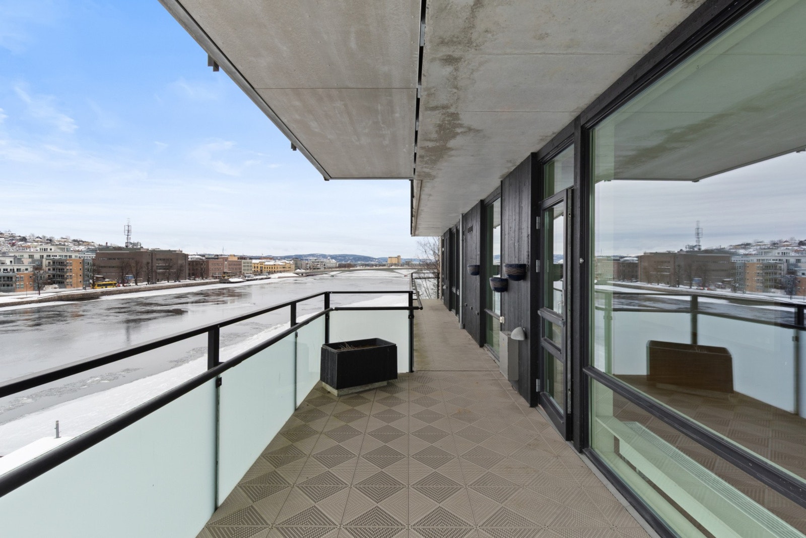 Overbygd balkong på 27kvm. Galleribilde