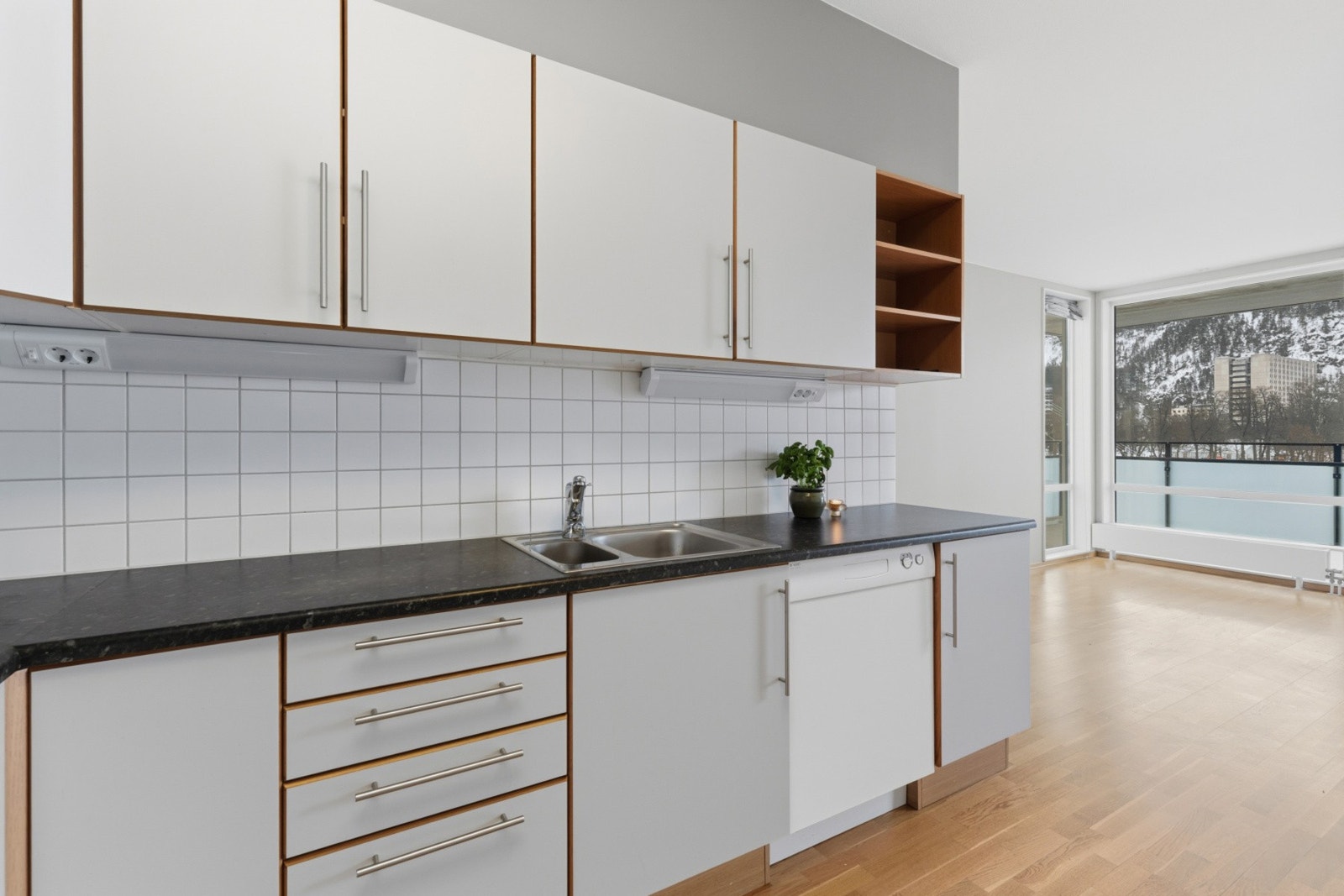 Her er det godt med benk og skapplass. Galleribilde