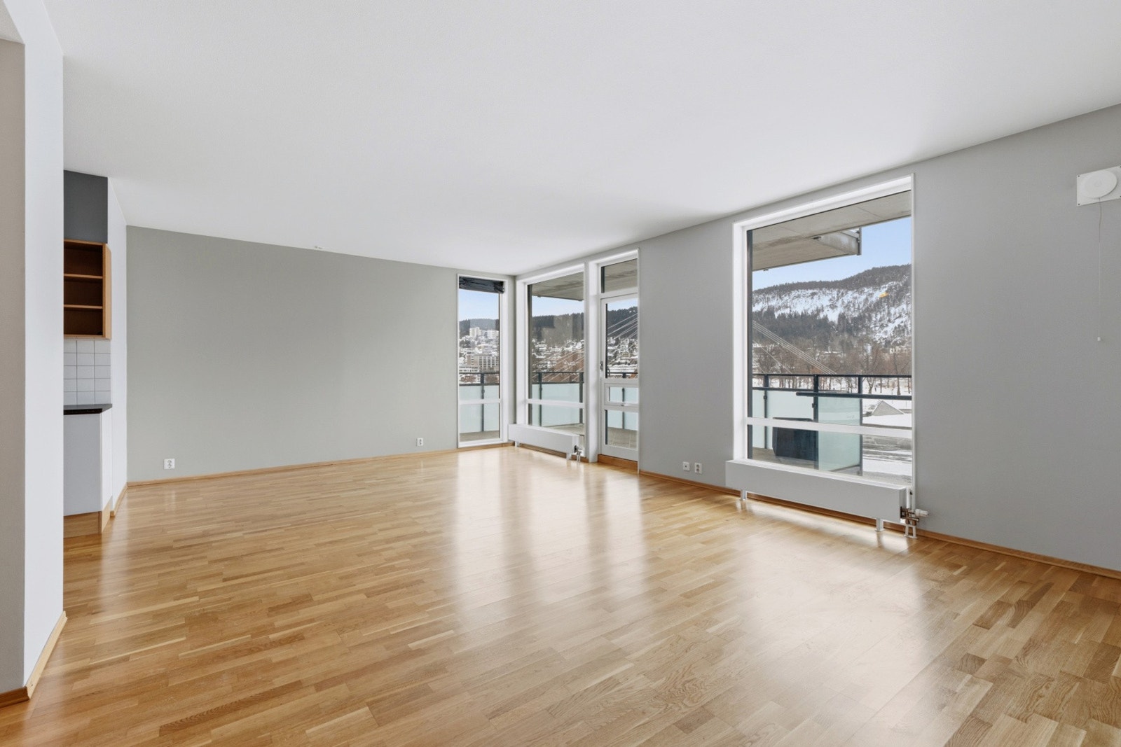 Stuen har god plass til å ha flere soner. Galleribilde