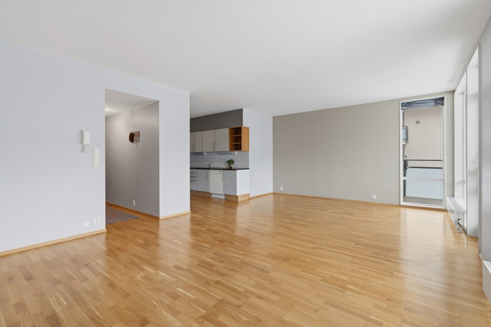 Plass til en spisegruppe samt en trivelig sofagruppe. Galleribilde