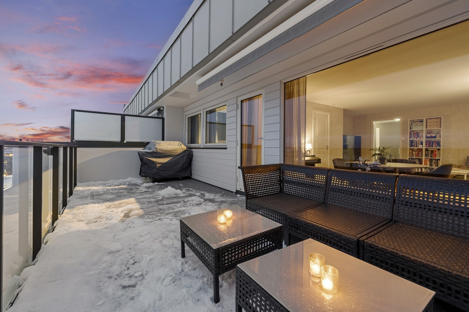 Her er det gode muligheter for å nyte utelivet med plass til både utemøbler og grill. Galleribilde