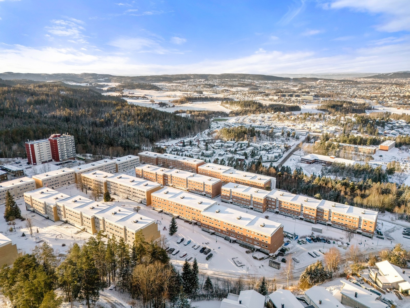 Blystadlia ligger naturskjønt til med umiddelbar nærhet til skog og mark. Galleribilde
