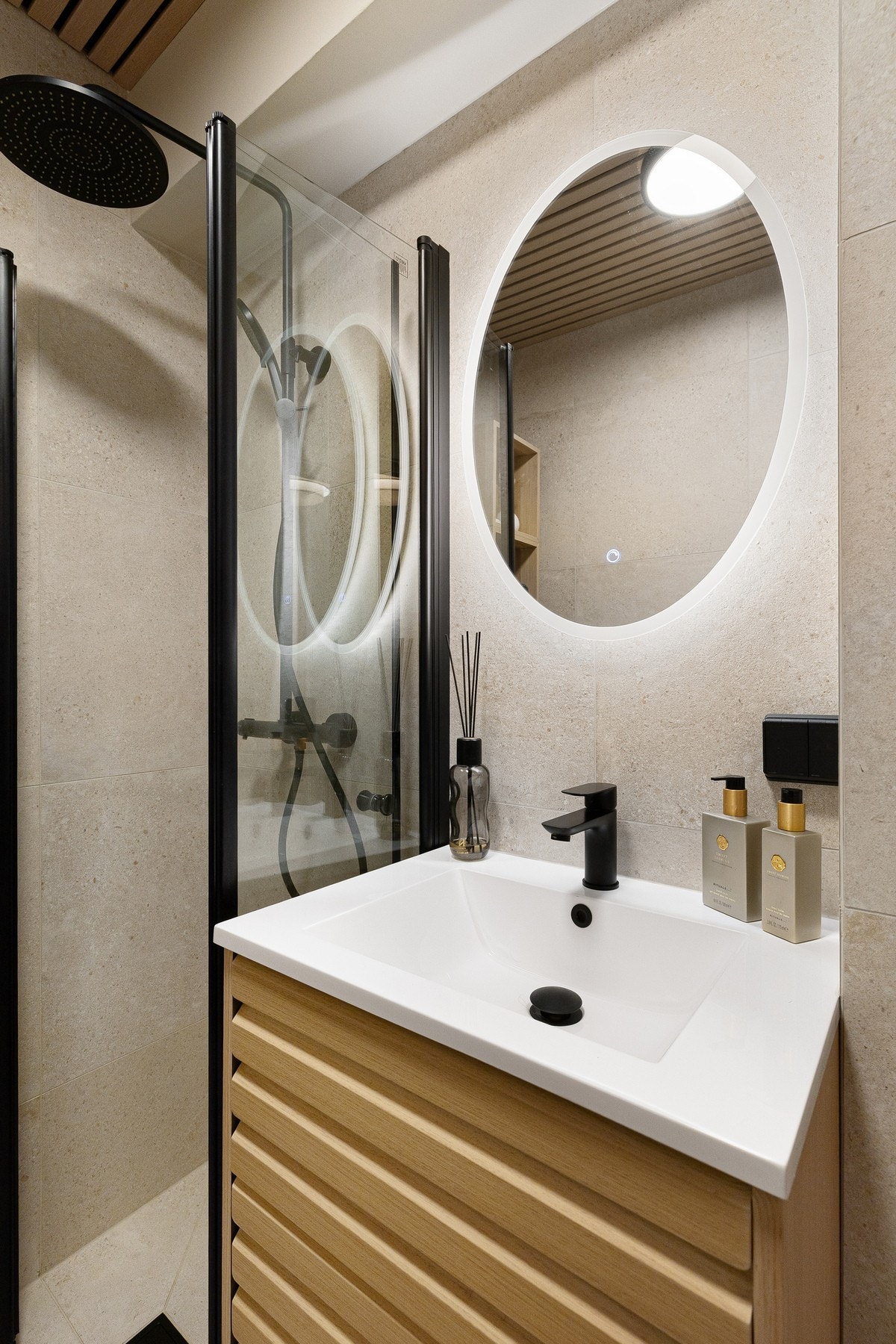 Lekre fliser og tidsriktig innredning. Galleribilde