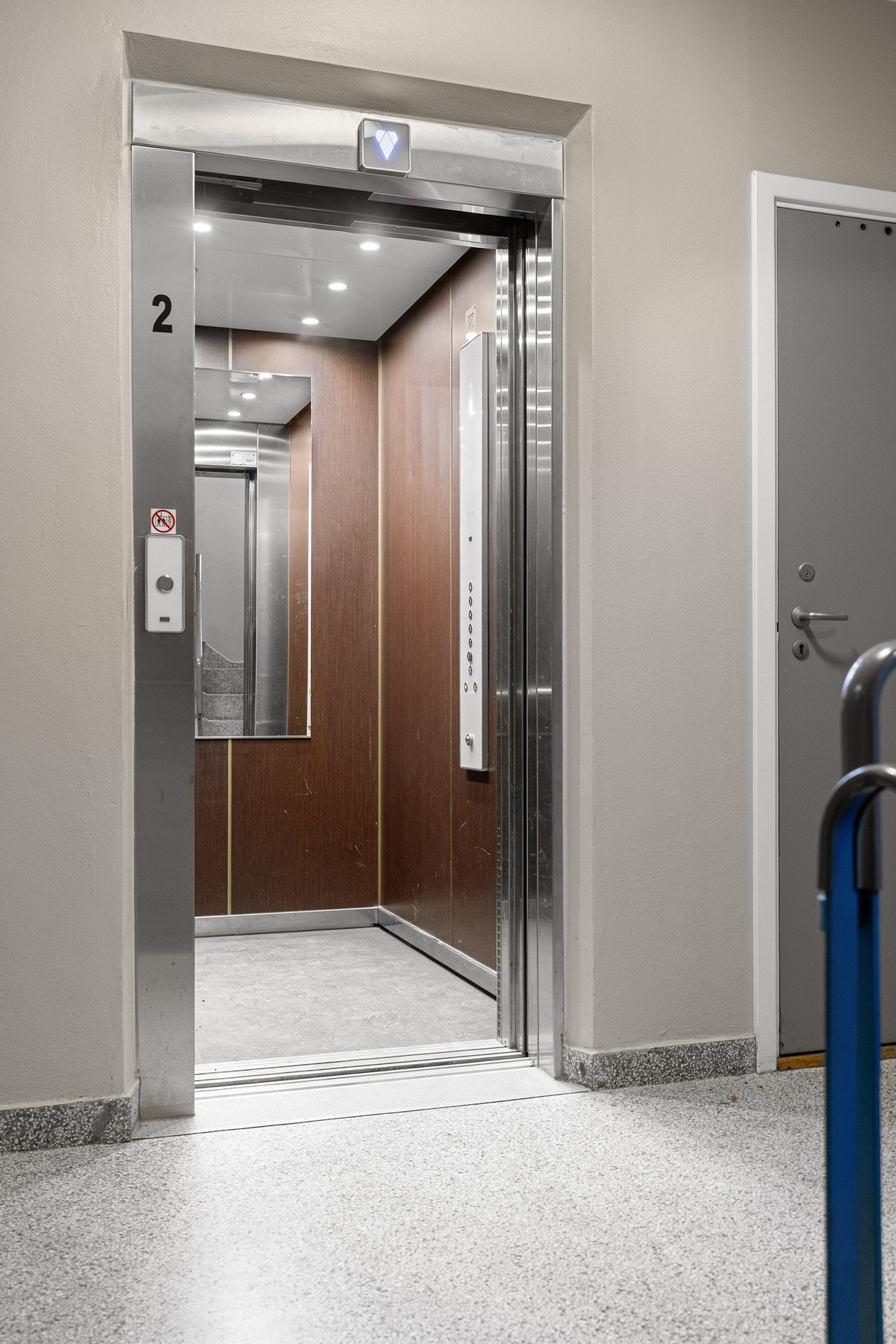 Heisadkomst til etasjeplan. Galleribilde