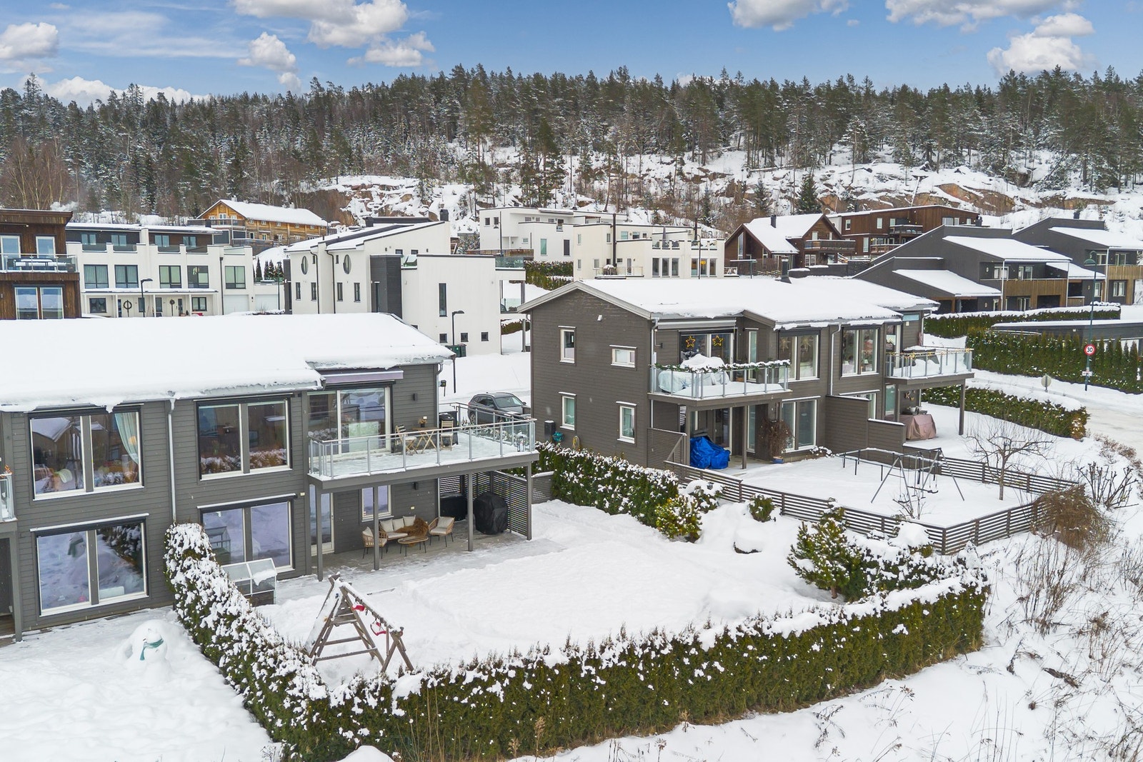 Dagligvarehandelen kan blant annet gjøres på Meny på Liertoppen, Rema 1000 i Lier og et utvalg Kiwi butikker. Galleribilde