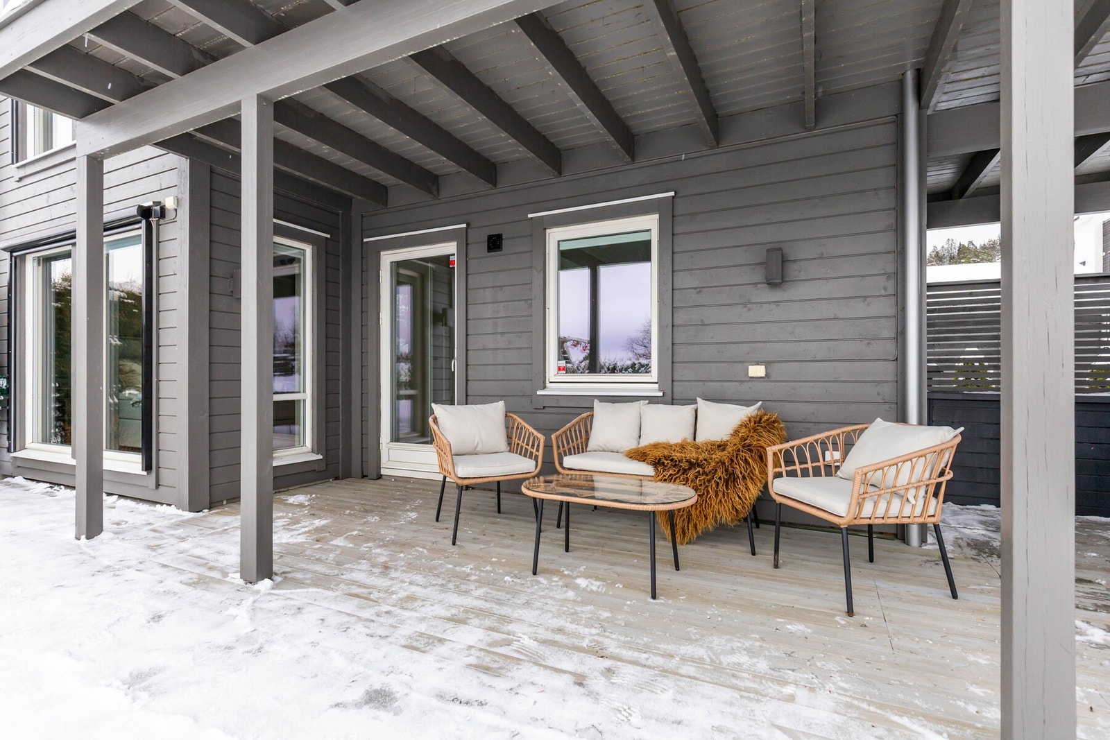 Uteplassen er etablert med markterrasse. Galleribilde