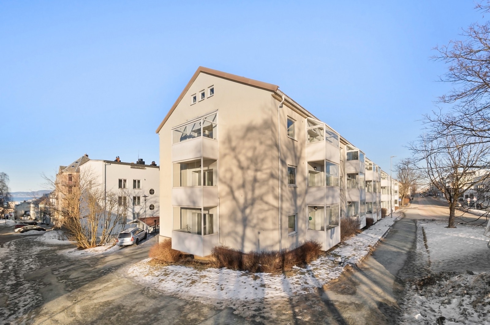 Boligen ligger sentralt til med nærhet til NTNU og Solsiden. Galleribilde