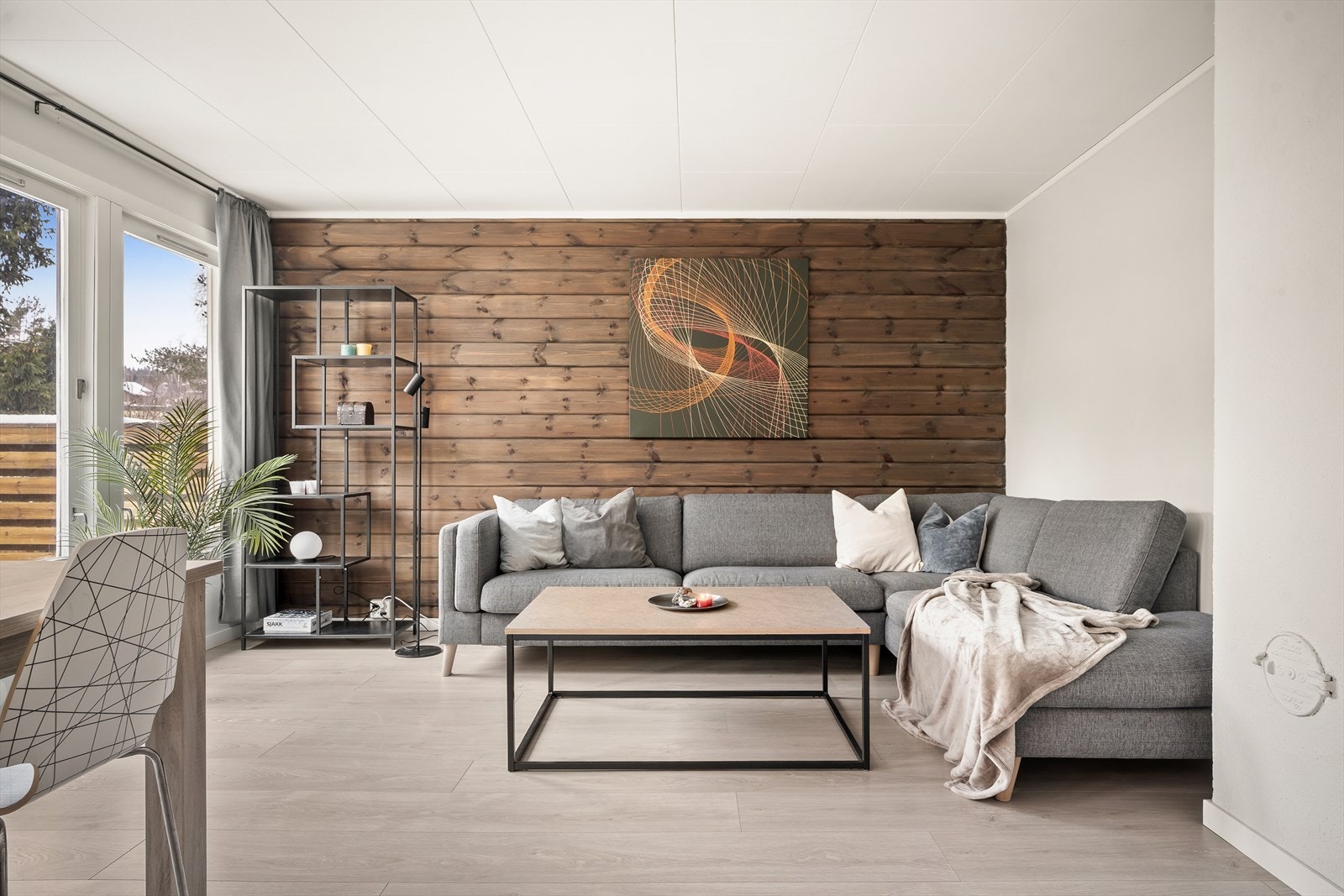 God plass til sofagruppe, hyller og annet ønsket møblement. Galleribilde