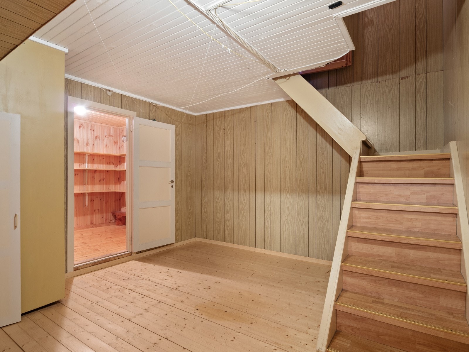 I kjelleren er det masse plass til lagring etc Galleribilde