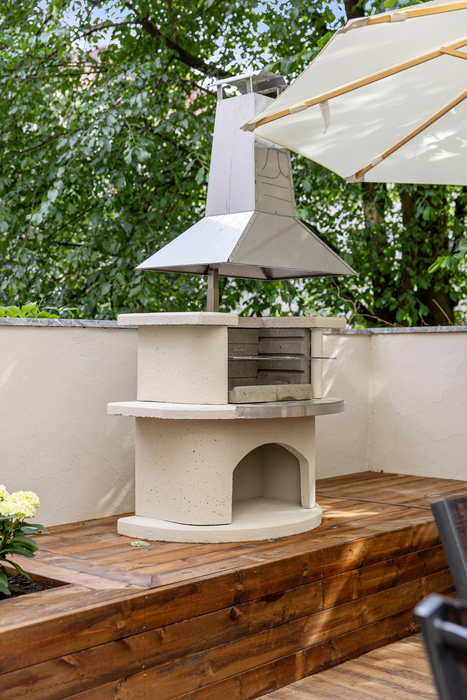 Pizzaovn til beboerne i bakgården Galleribilde