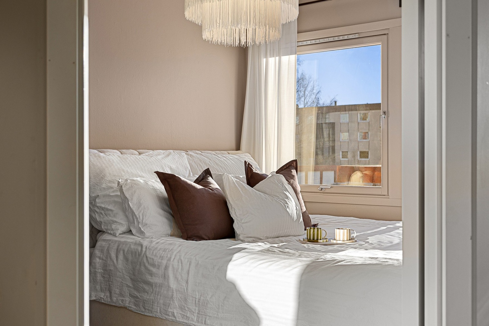 Lyst og innbydende soverom på 7,5 kvm. Galleribilde