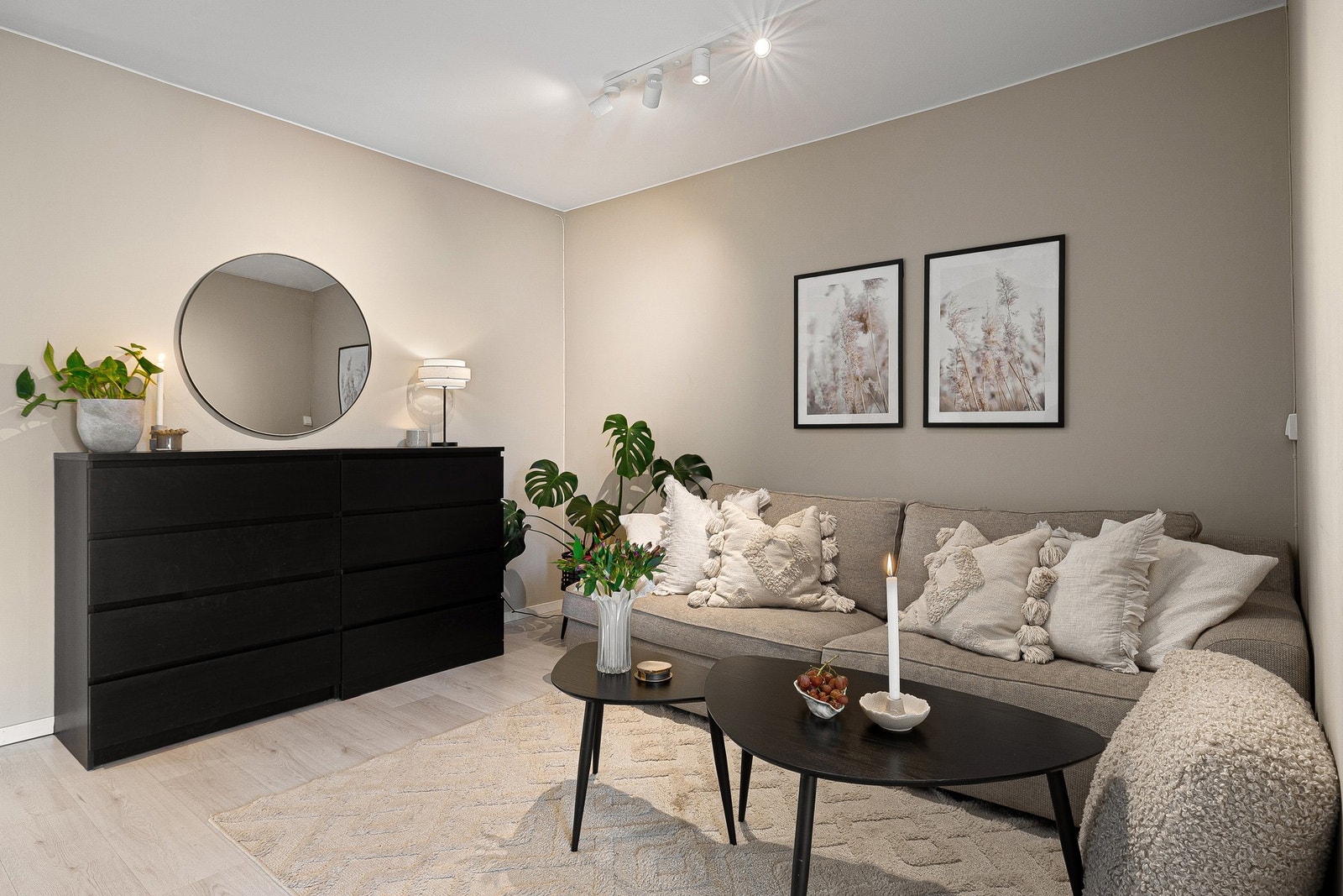 God plassutnyttelse og ekstra oppbevaringsplas i to eksterne boder. Galleribilde