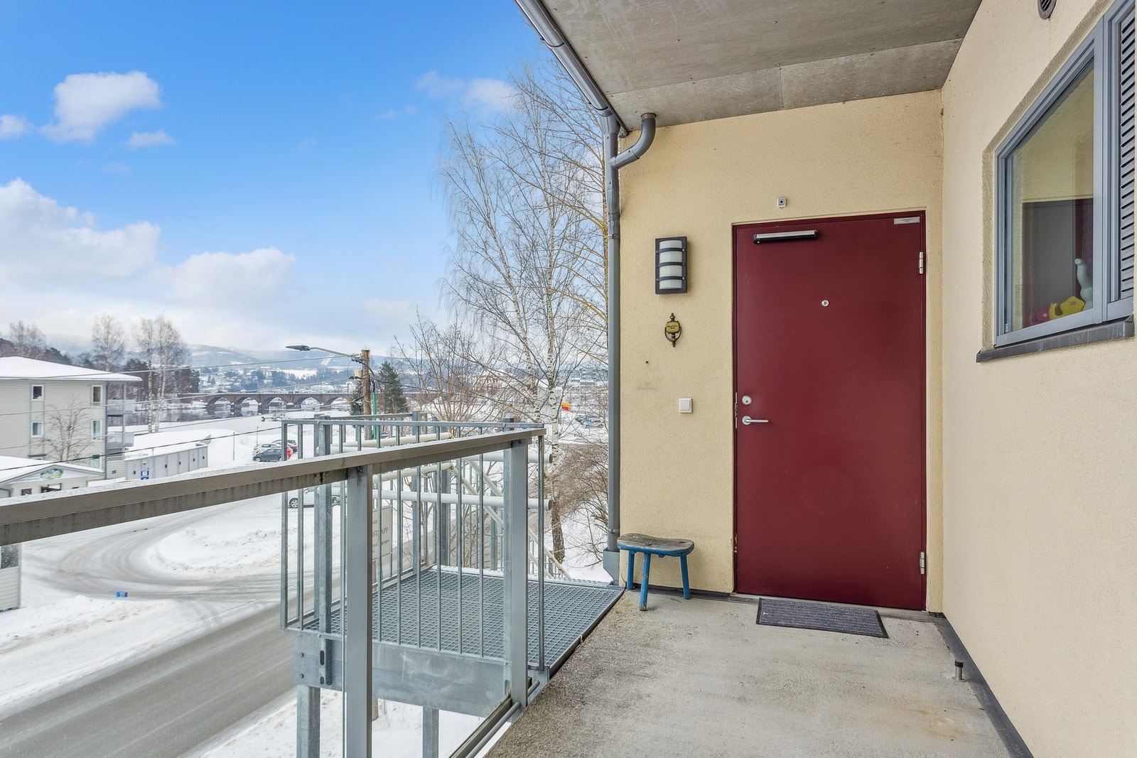 Svalgang med inngangsparti Galleribilde