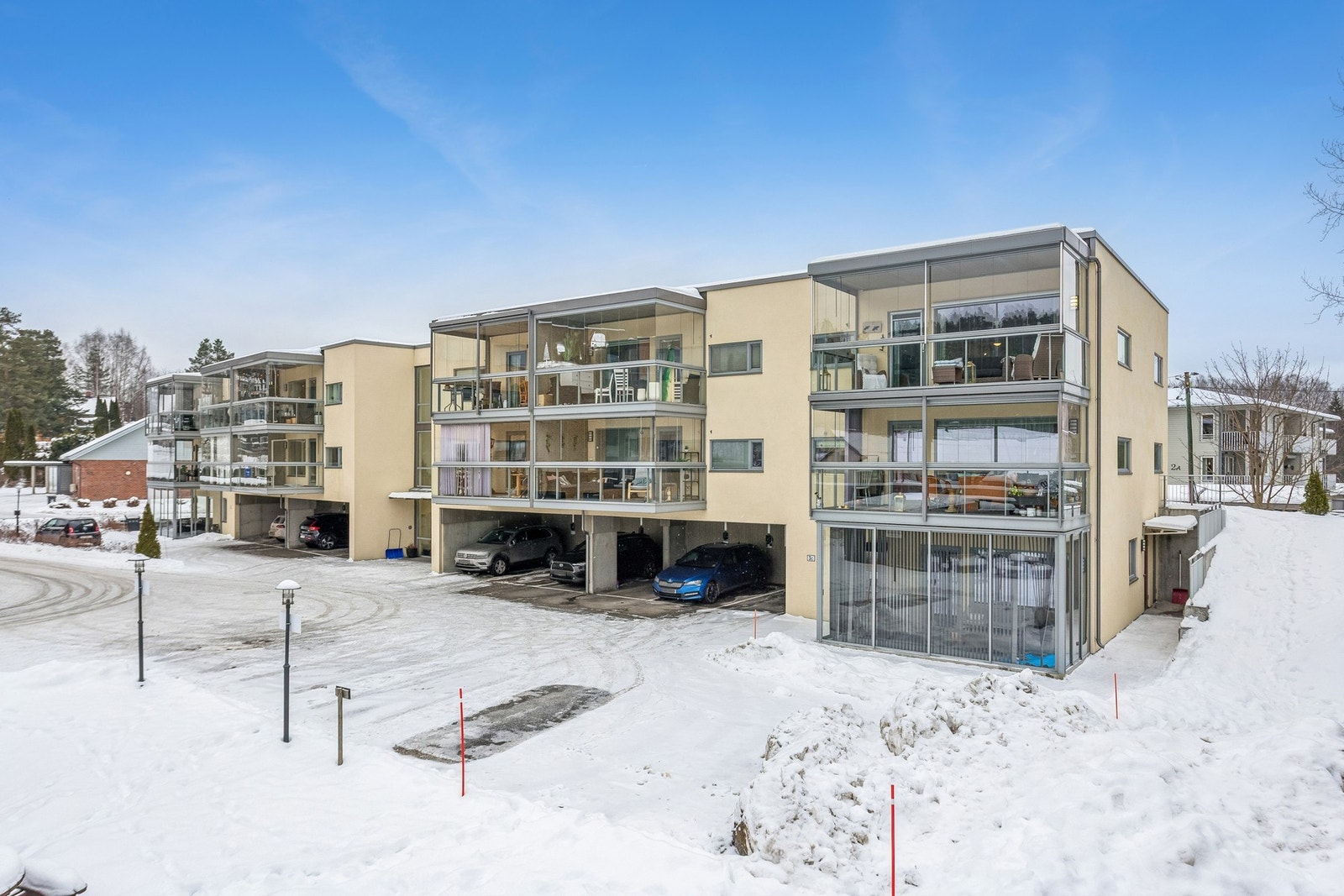 Fasade - leilighet helt til høyre og øverst i bildet Galleribilde