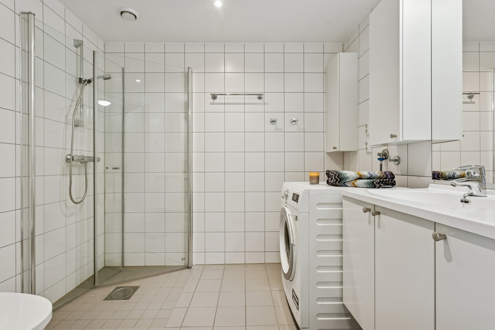 Flislagt bad fra byggeår Galleribilde