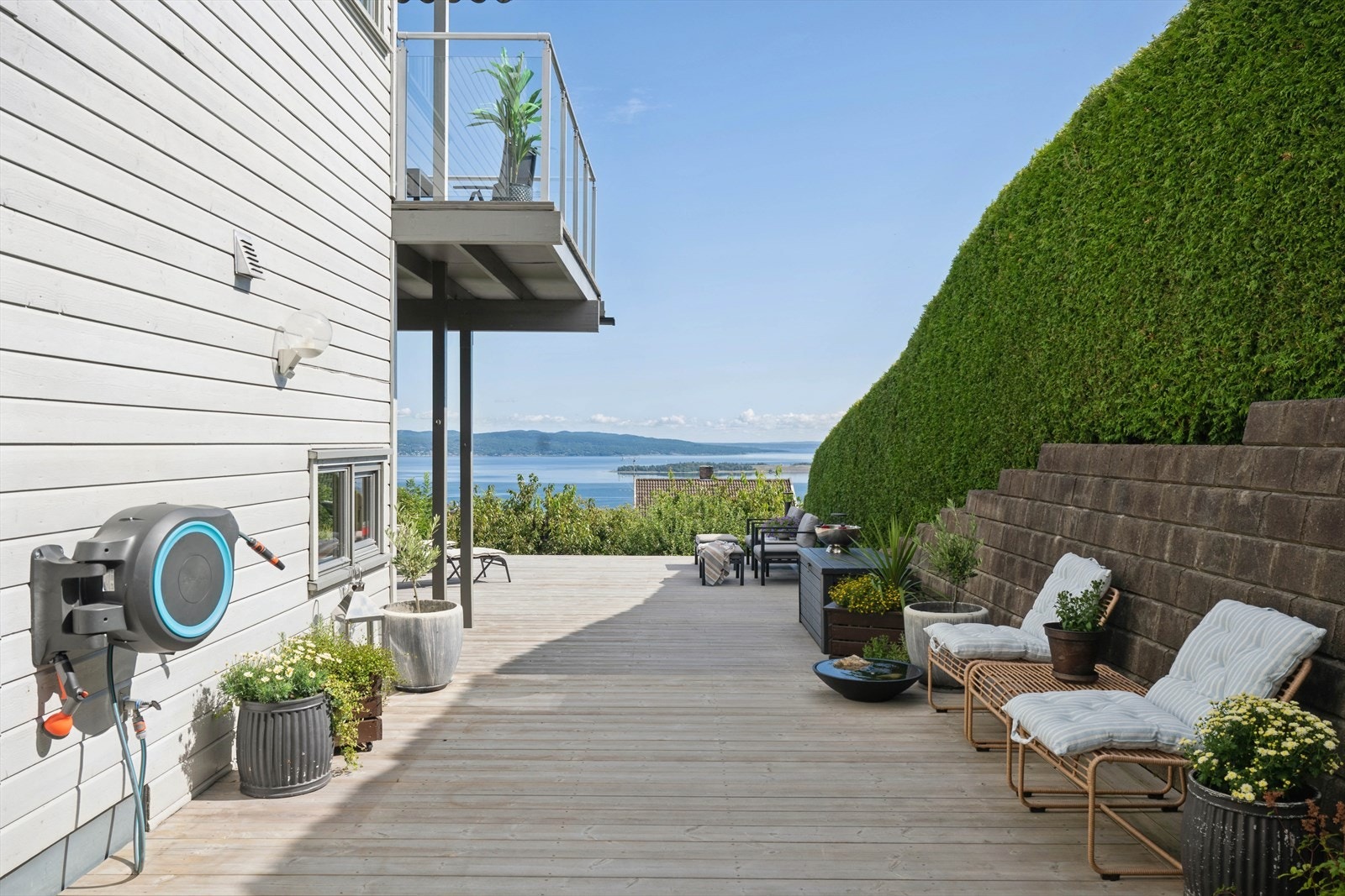 Stor flott terrasse på ca. 77m2 Galleribilde