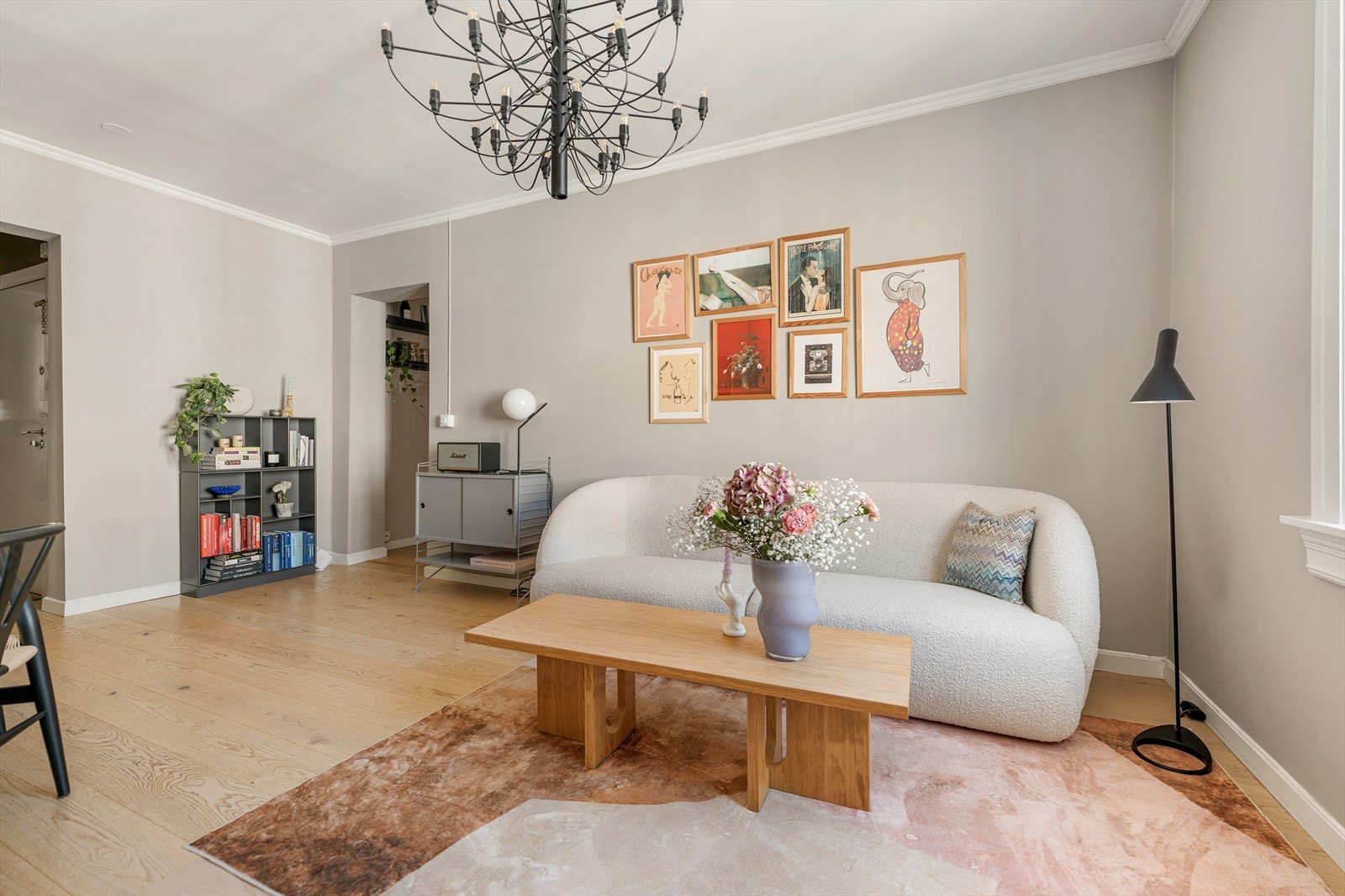 Leiligheten har en fin 1-stavs eikeparkett Galleribilde