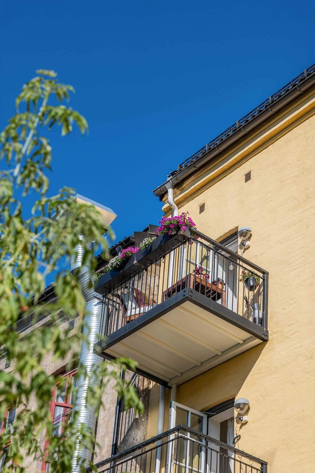 Med sin svært sentrale beliggenhet ligger likevel leiligheten tilbaketrukket fra bystøy. Galleribilde