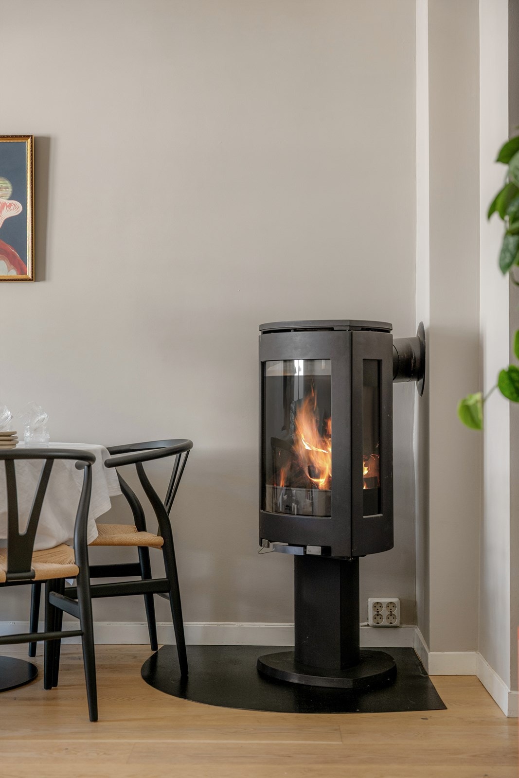 En koselig peis gir ekstra varme på de litt kjøligere dagene. Galleribilde