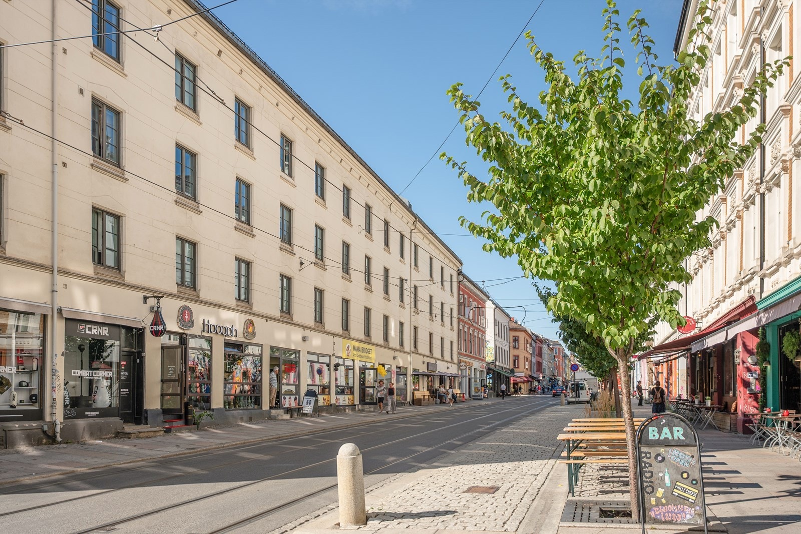 Fasadebilde av bygget. Her bor du svært sentralt til med "alle" fasiliteter bylivet har å by på. Galleribilde