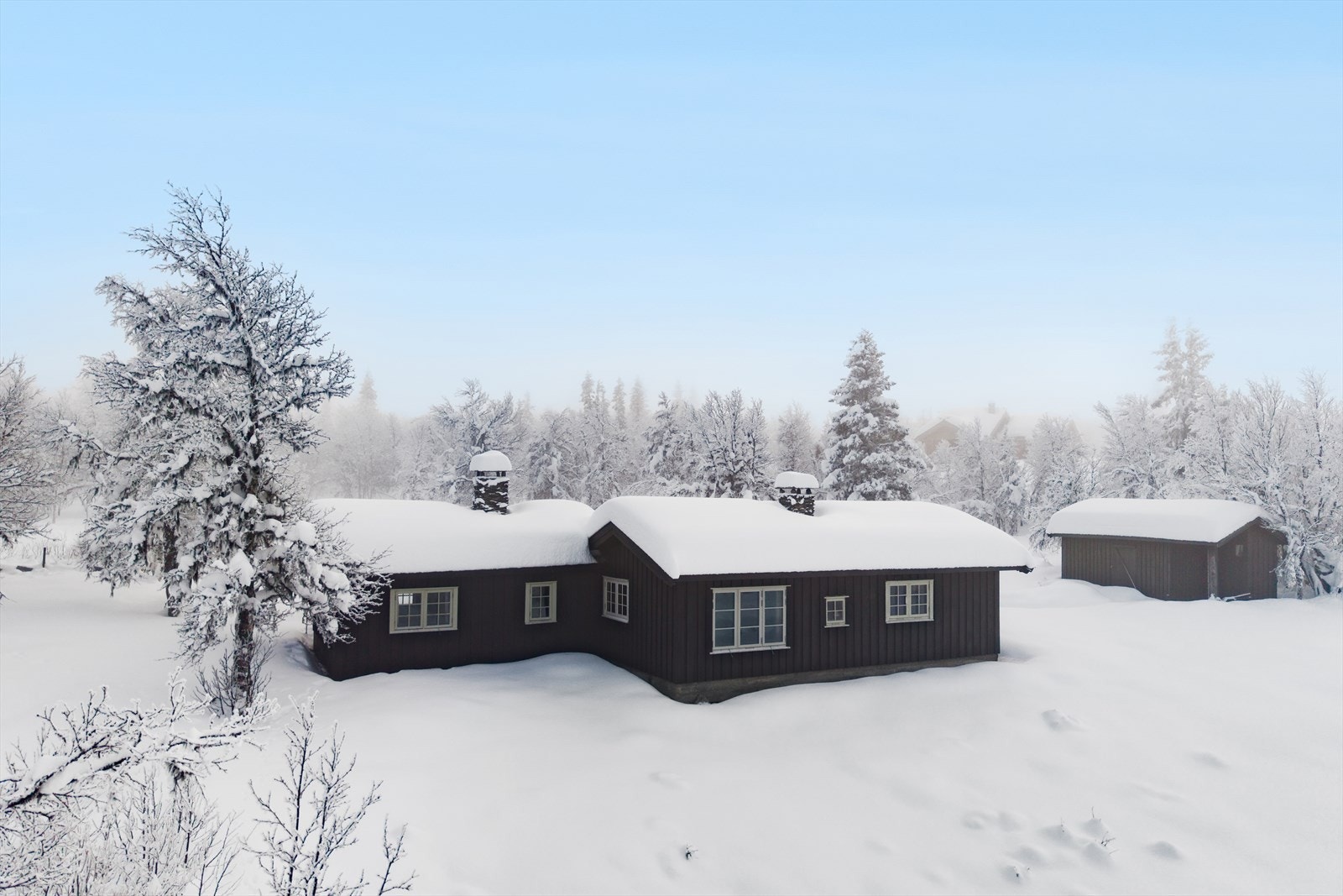 Området byr på fantastiske turmuligheter året rundt, med preparerte skiløyper rett utenfor hyttedøra vinterstid, og flotte turstier i naturskjønne omgivelser sommerstid. Galleribilde