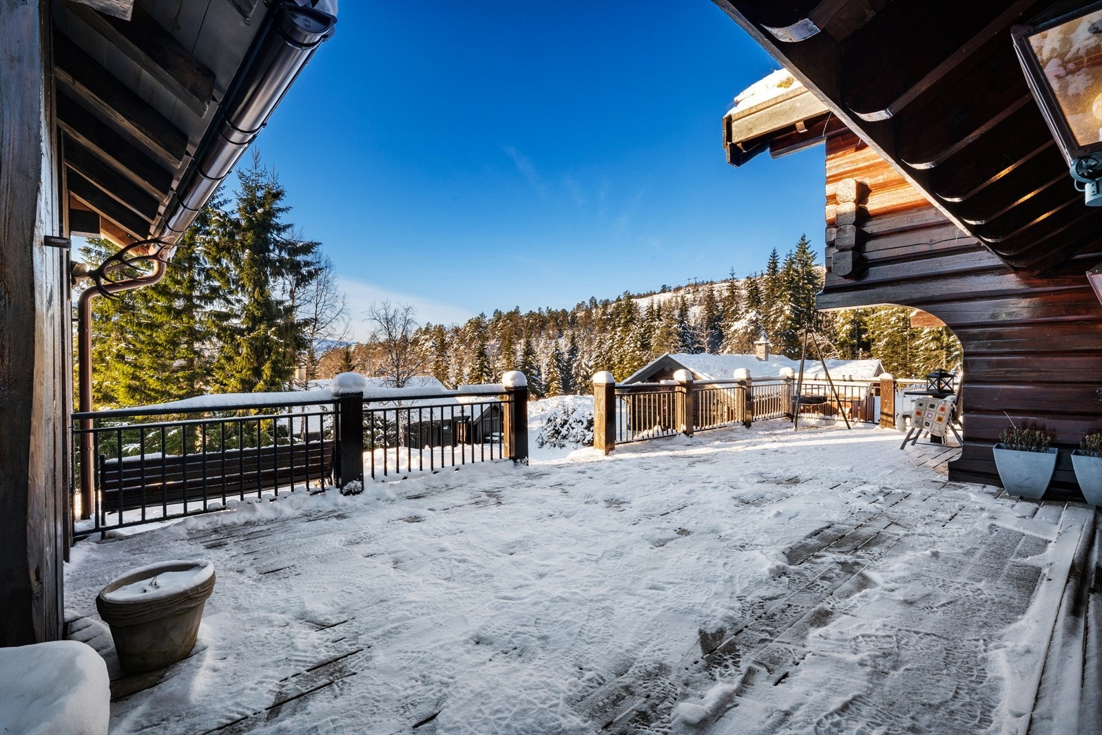 Terrassen er på hele 75 m²! Galleribilde