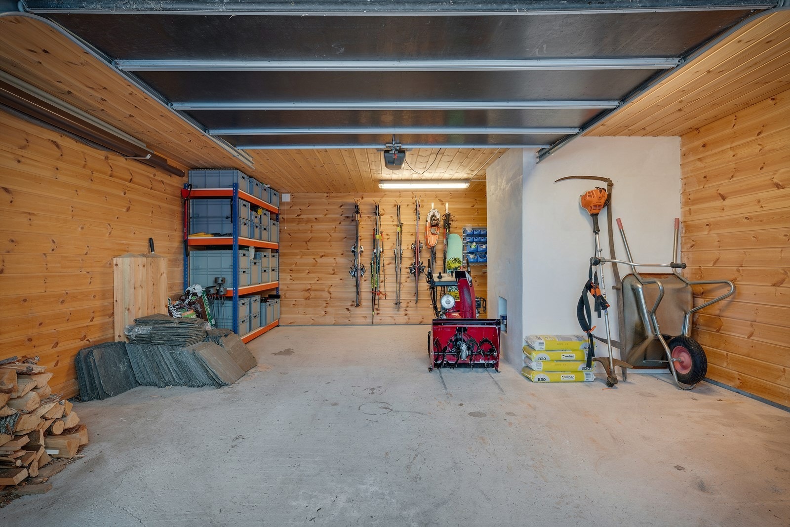 Integrert garasje på hele 28 m². Galleribilde