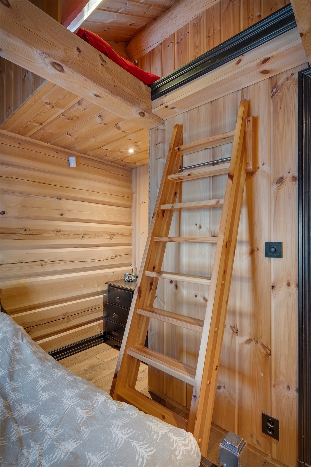 Soverommet har hems for enkel oppbevaring. Galleribilde