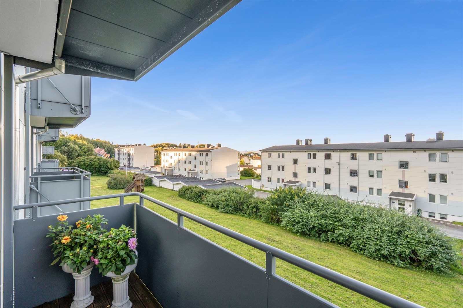 Leiligheten kan skilte med gode solforhold. Galleribilde