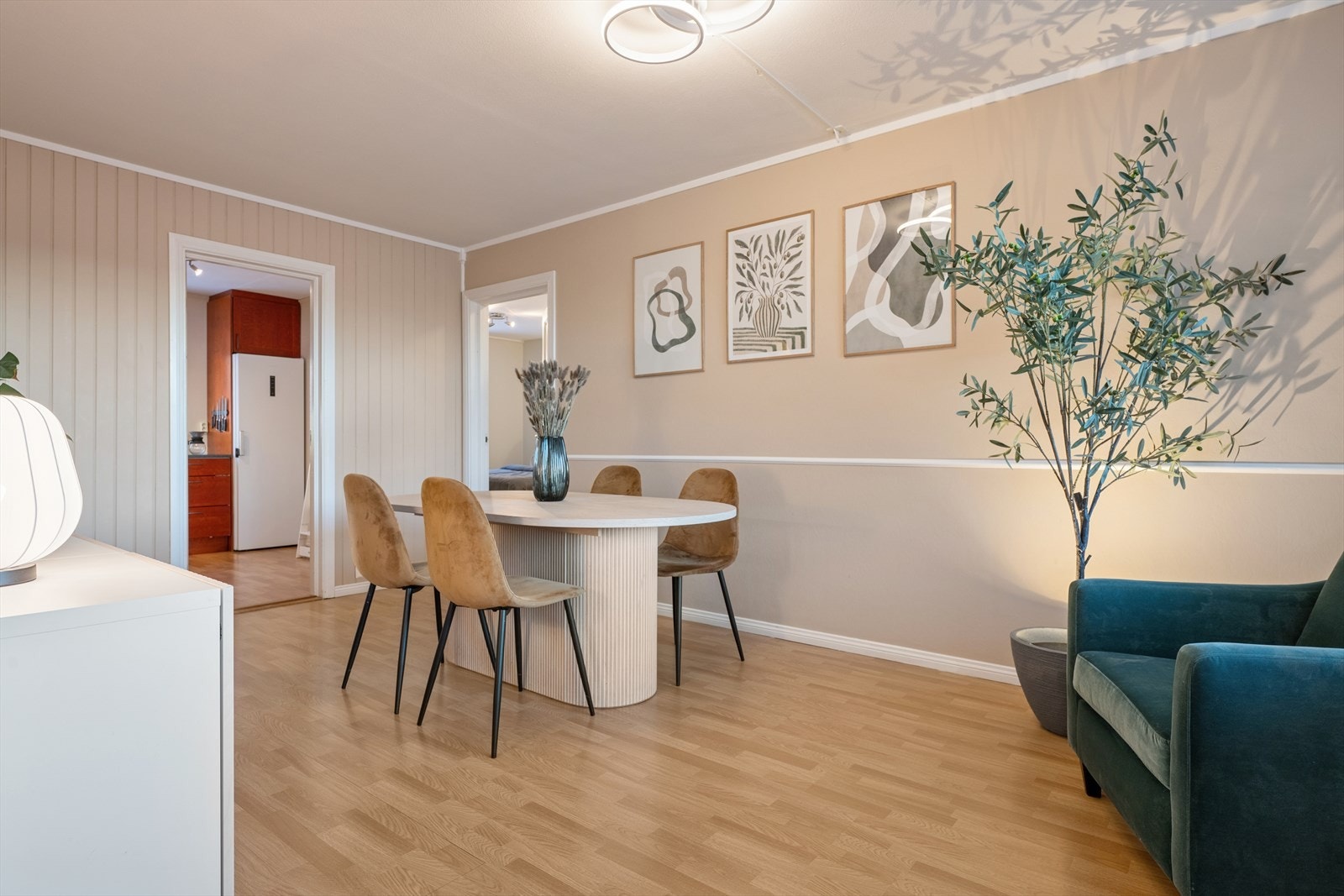 Spisegruppen tar plass i egen sone og inviterer til sosiale og hyggelige måltider med kjente og kjære. Galleribilde