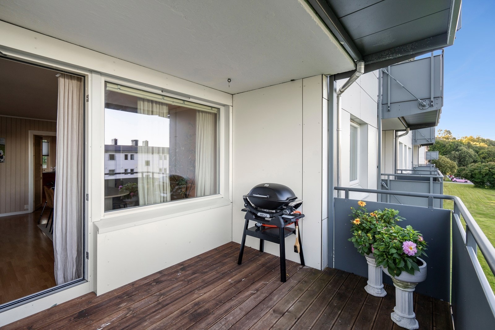 Fra stuen er det videre utgang til en flott overbygget balkong. Galleribilde