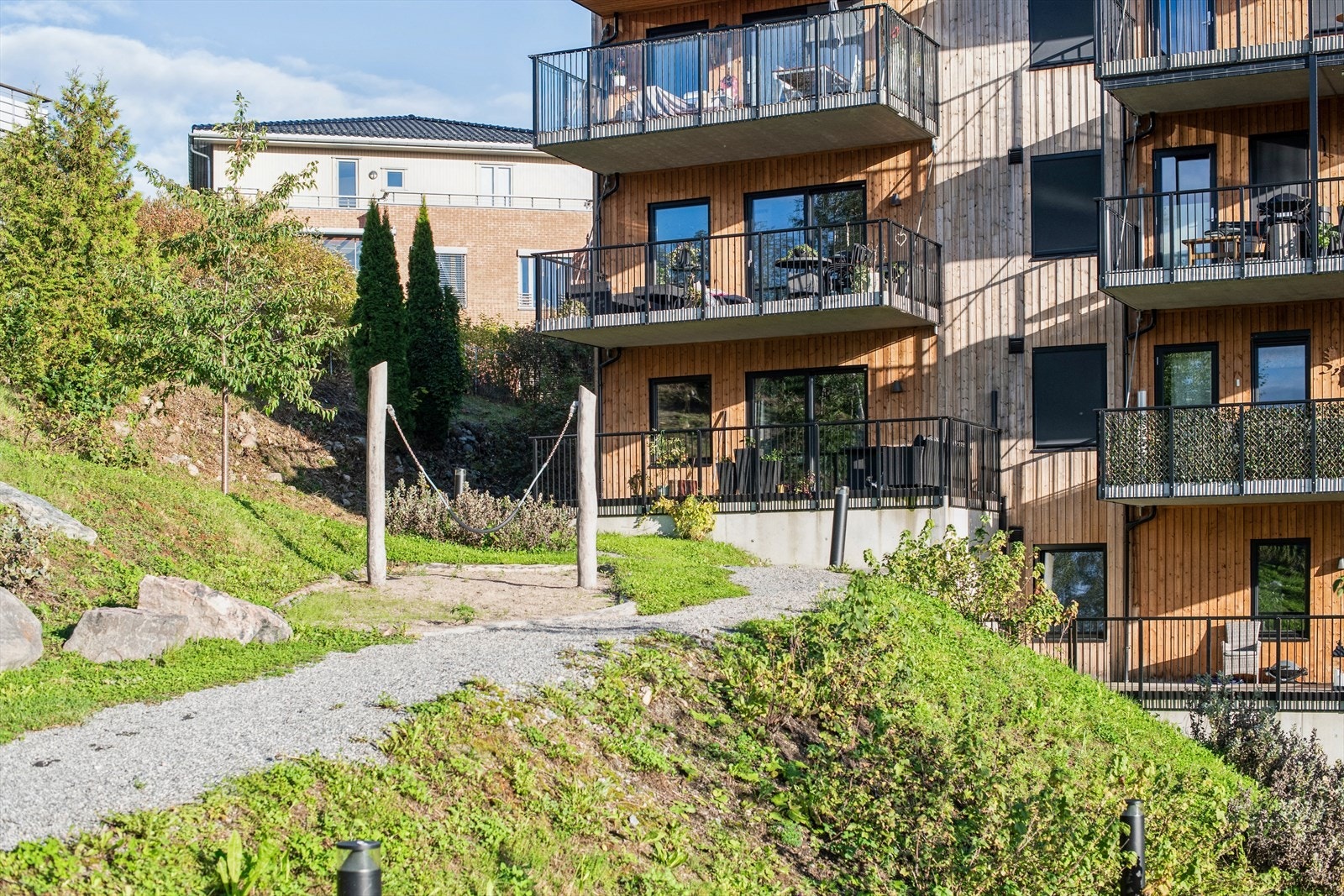 Sameiet har vaktmestertjeneste som tar seg av blant annet snømåking og vedlikehold av fellesarealer. Galleribilde