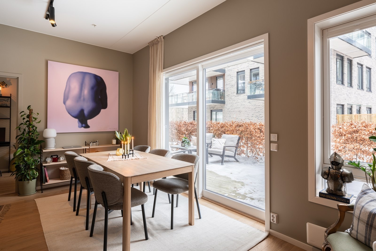 Emir Resulbegovic v. Emera Eiendomsmegling ønsker velkommen til Stålverkskroken 20! Galleribilde