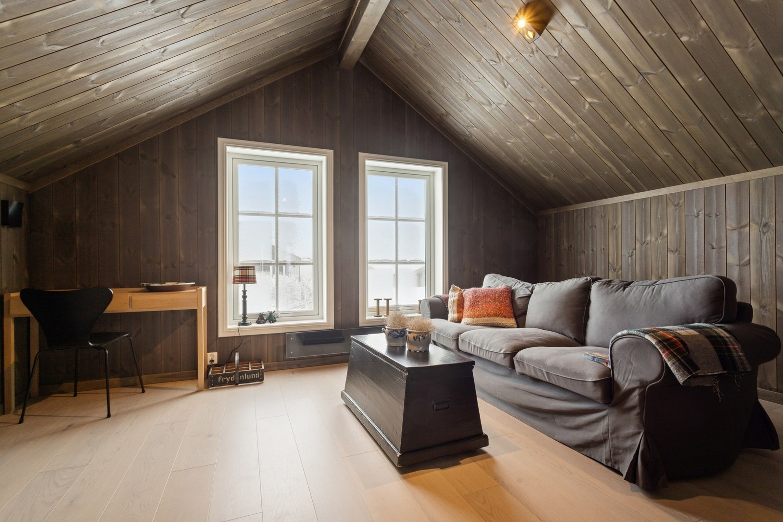 Stuen har gode møbleringsmuligheter og er et kjekt, ekstra oppholdsrom som passer godt som tv-stue. Galleribilde