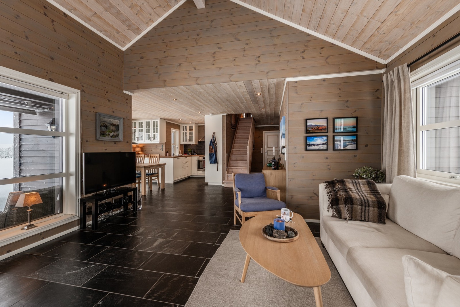 Her har man god plass når hytten fylles med liv og latter Galleribilde