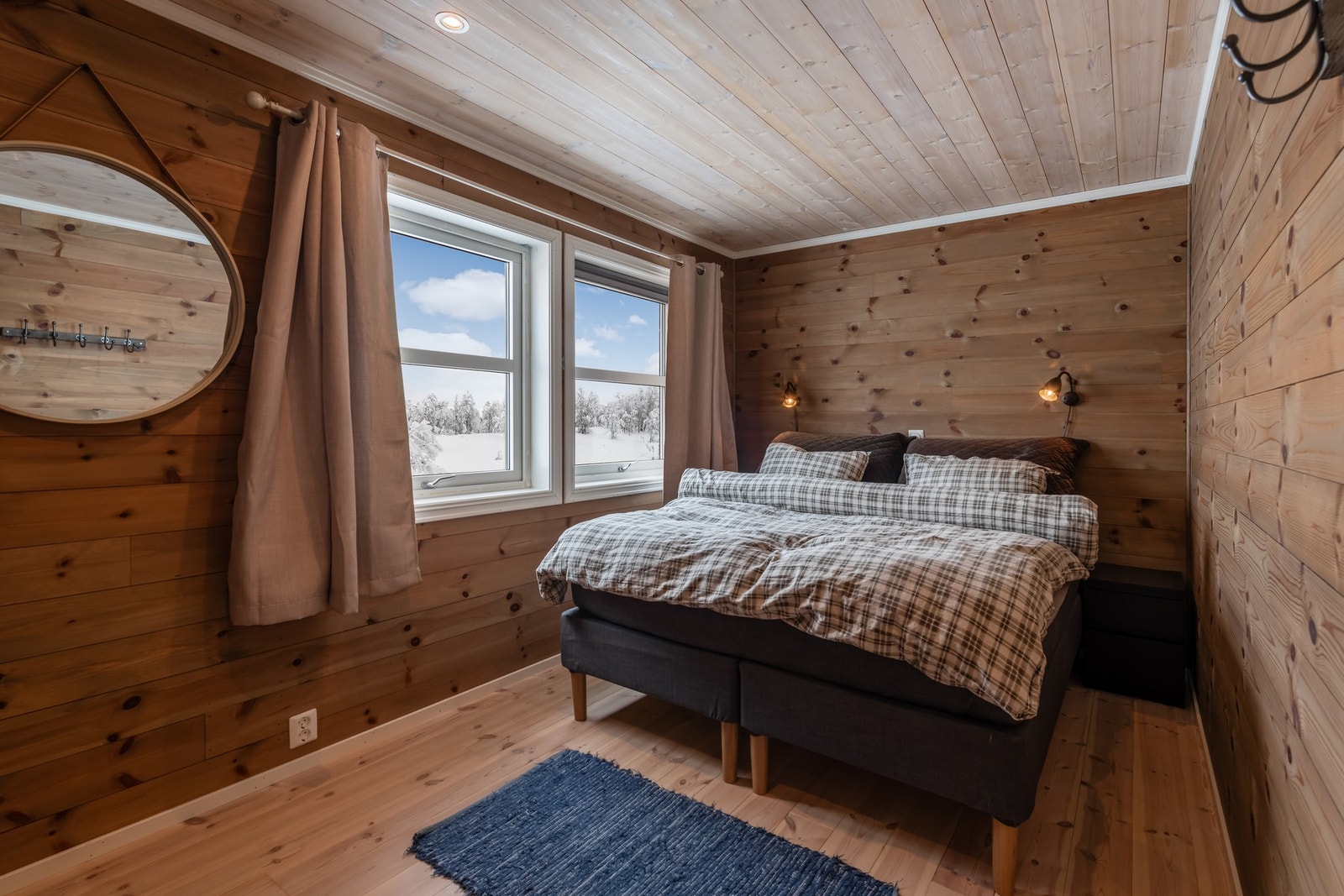 Hytten har to koselige soverom Galleribilde
