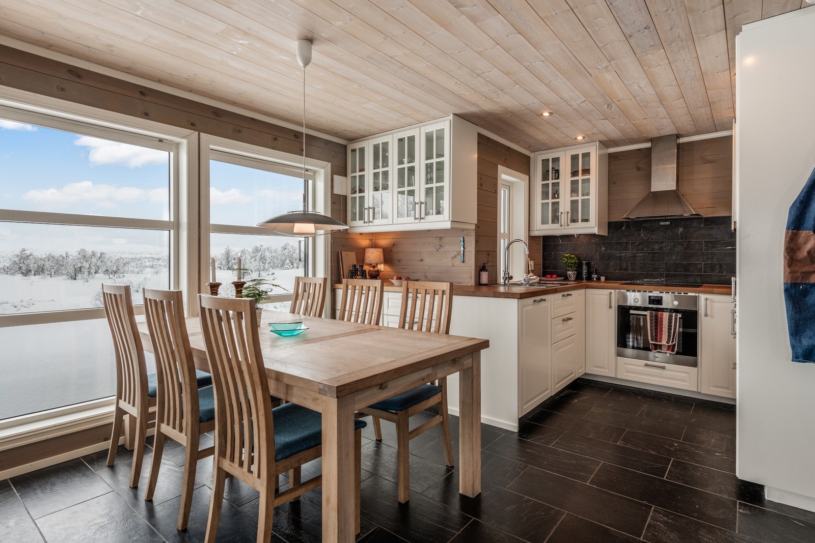 Her serveres alle måltider med utsikt Galleribilde