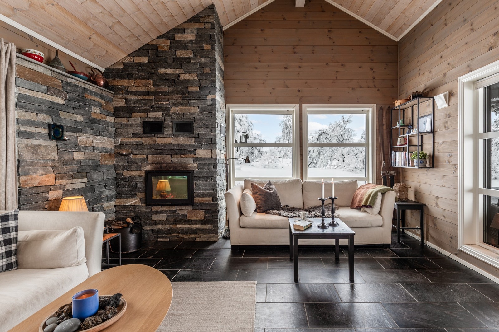 Peisen skaper ekstra hygge og varme på kalde vinterdager Galleribilde