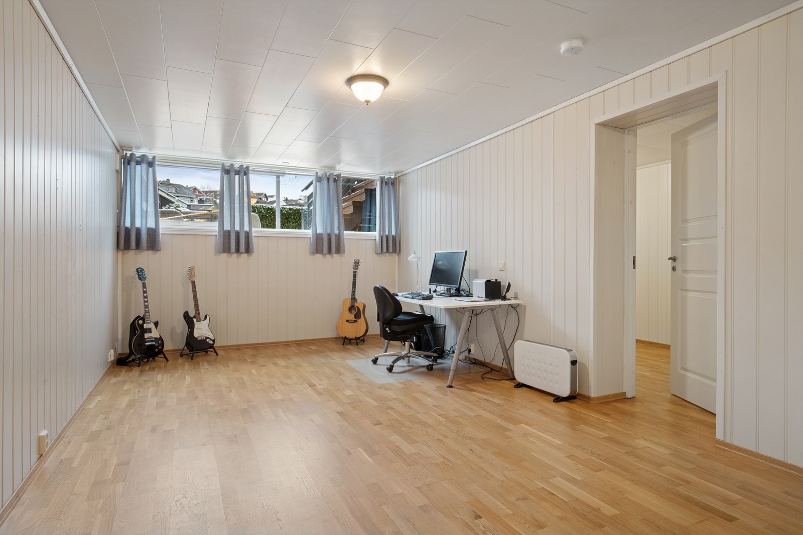 U. etg: Kjellerstue (ikke byggemeldt til rom for varig opphold) Galleribilde