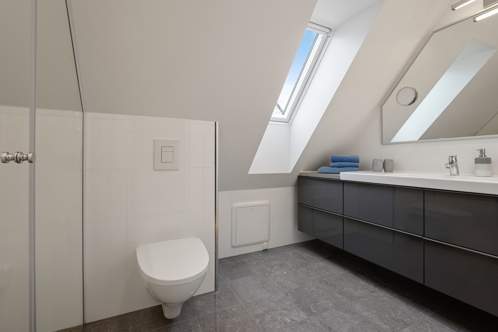 2. etg: Renovert baderom fra 2015 Galleribilde