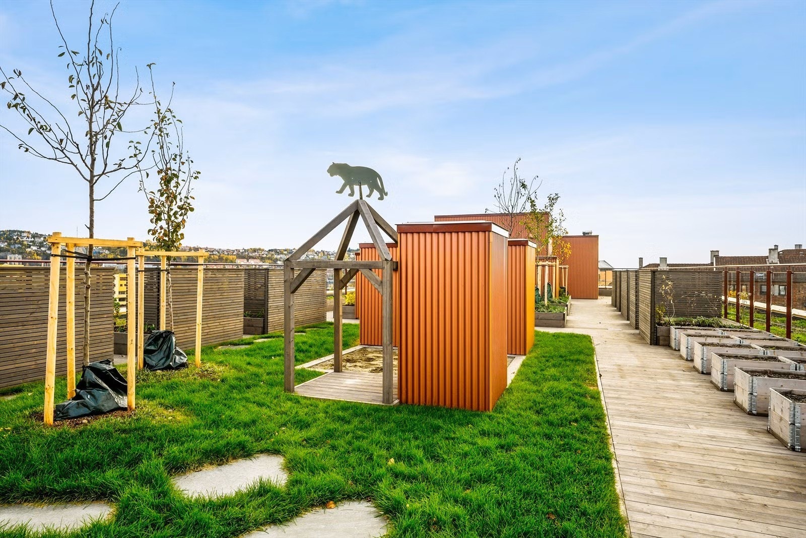 På tre av takterrassene kan man booke griller og spiseområder. Perfekt for lange og hyggelige sommerkvelder. Foto: Studio Oslo v/ Kristin Galleribilde