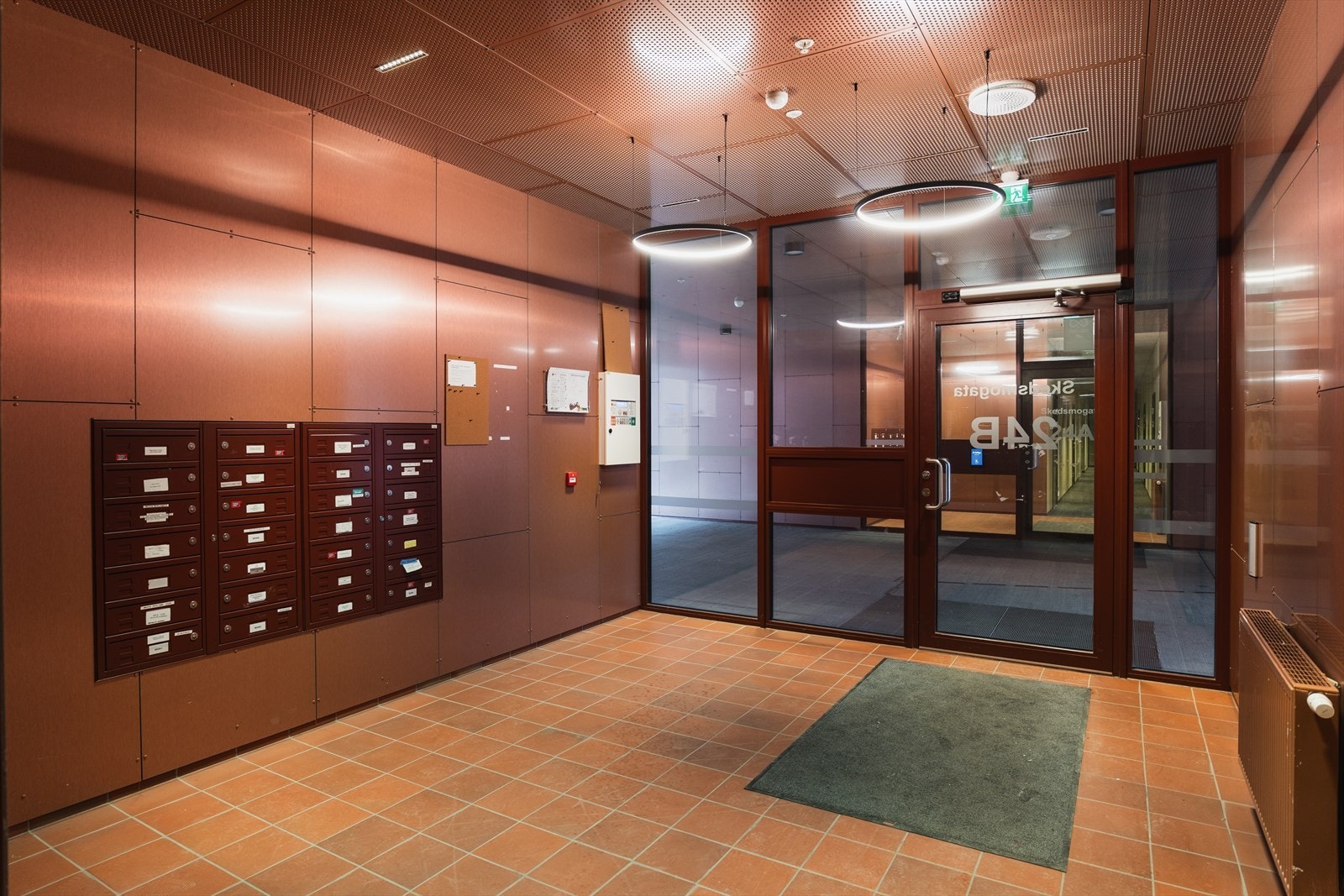 Pent felles inngangsparti Galleribilde