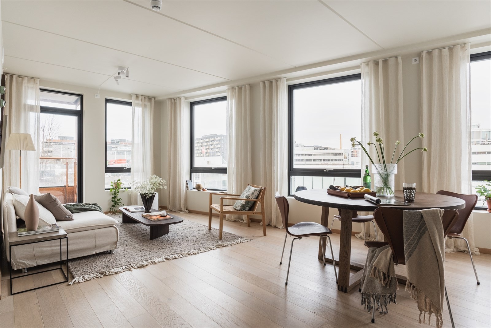 Leiligheten ligger i nytt bygg fra 2022 og har luftig plassering i 4. etasje med heisadkomst Galleribilde