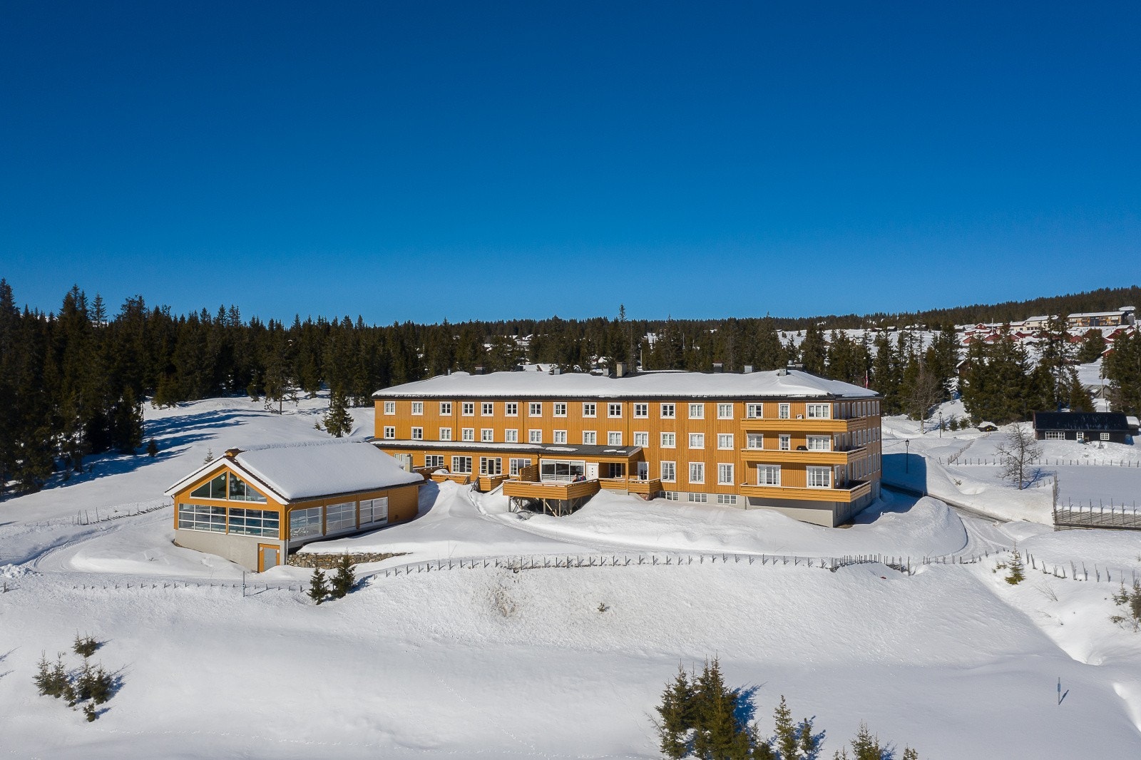 Eiendommen ligger 776 meter over havet, omkranset av storslått natur. Galleribilde