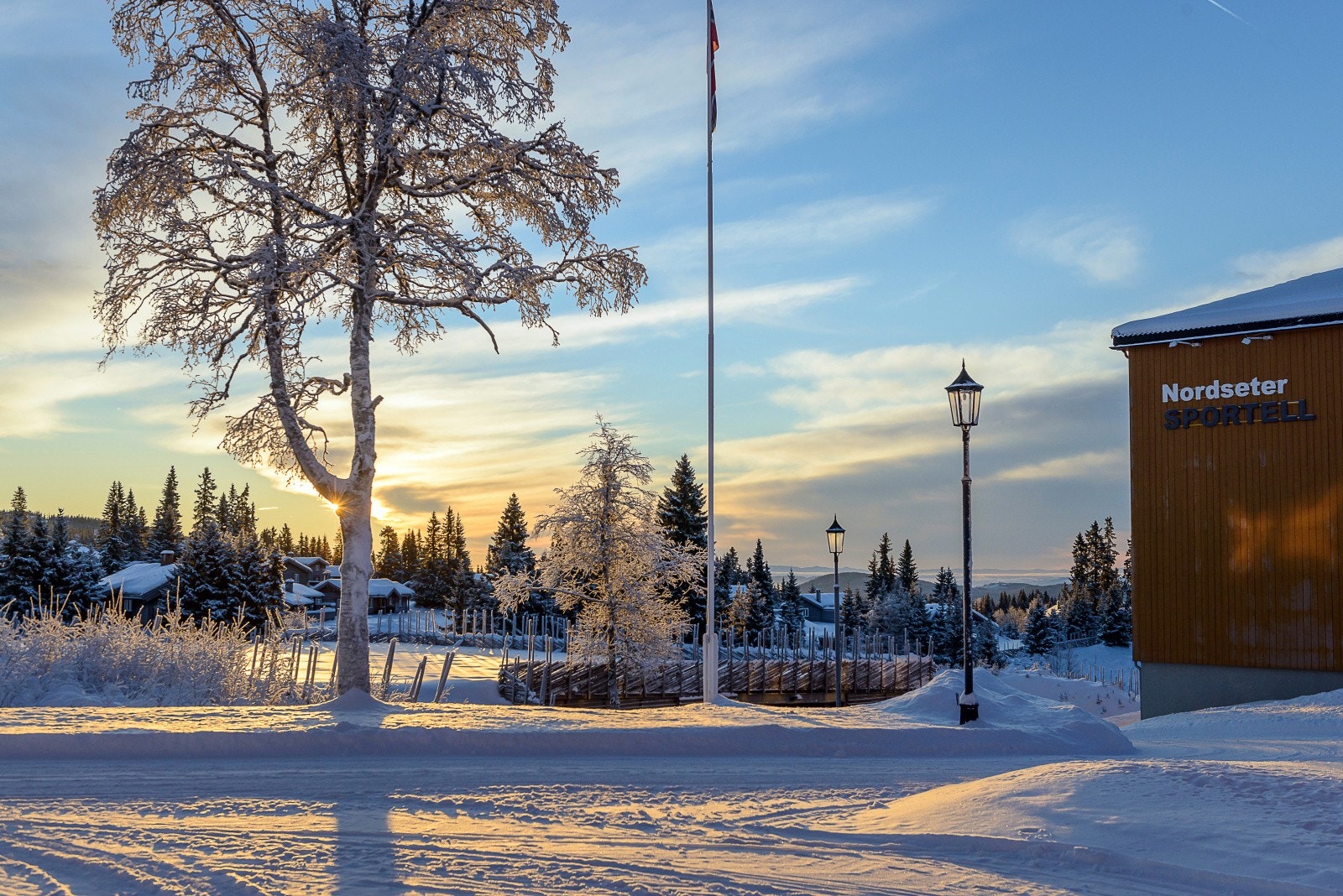 Her kan du spenne på deg skiene rett utenfor døren og legge ut i det velpreparerte løypenettet som strekker seg gjennom fjellandskapet. Galleribilde