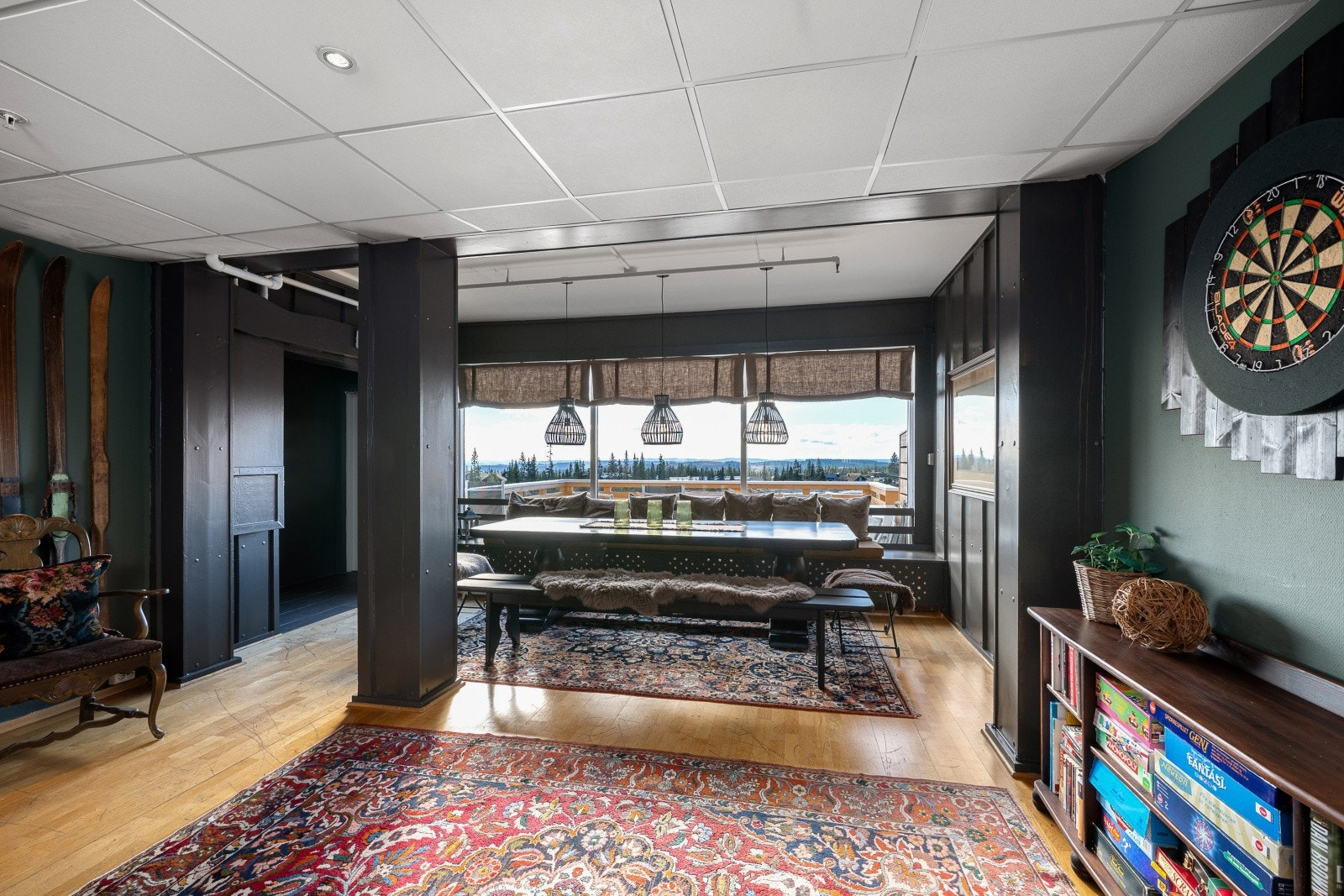 I tillegg er det bordtennisbord og andre spill tilgjengelig for beboerne. Galleribilde