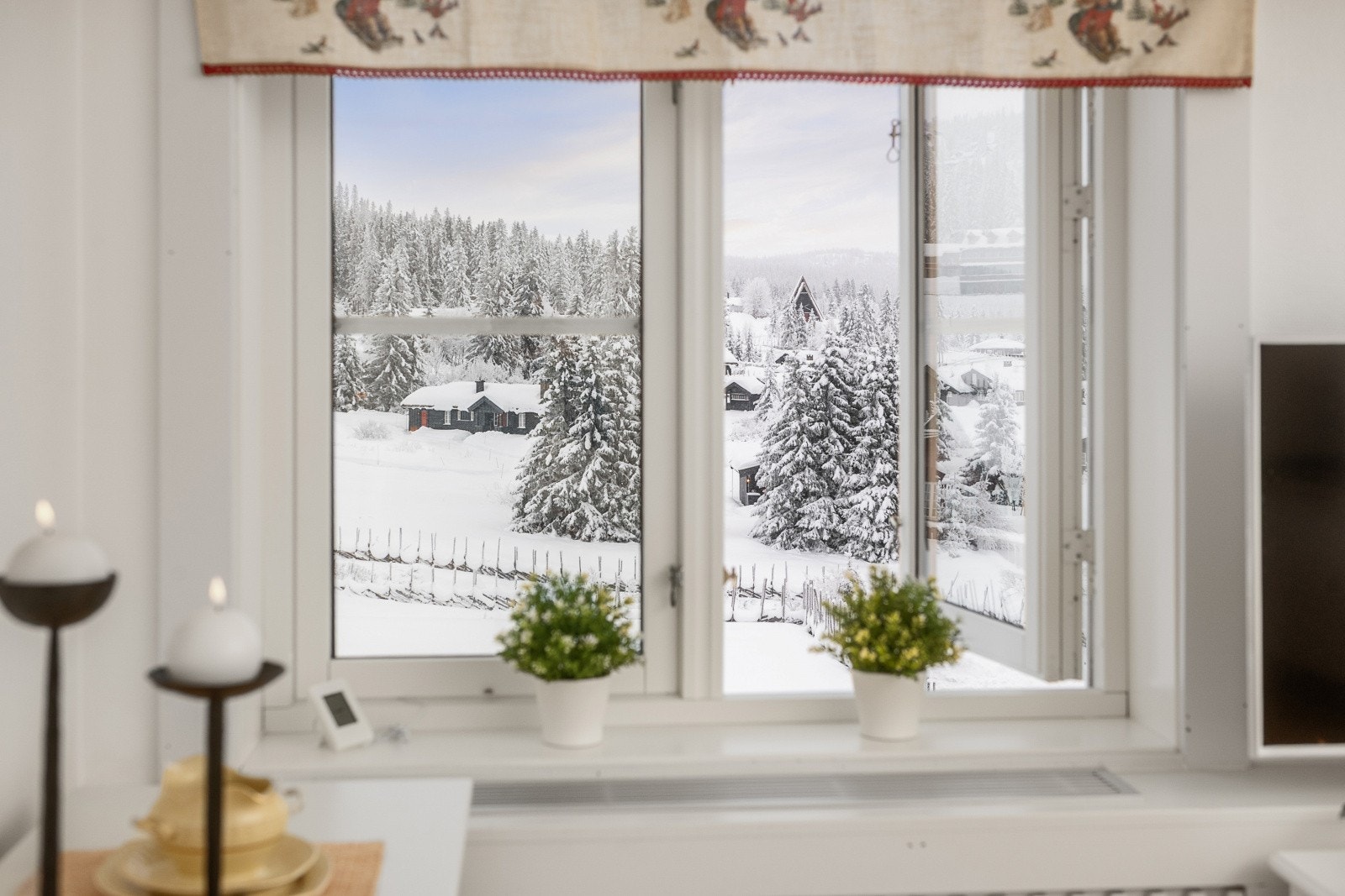 Den sørvendte orienteringen gir flotte lysforhold gjennom dagen og en nydelig utsikt. Galleribilde