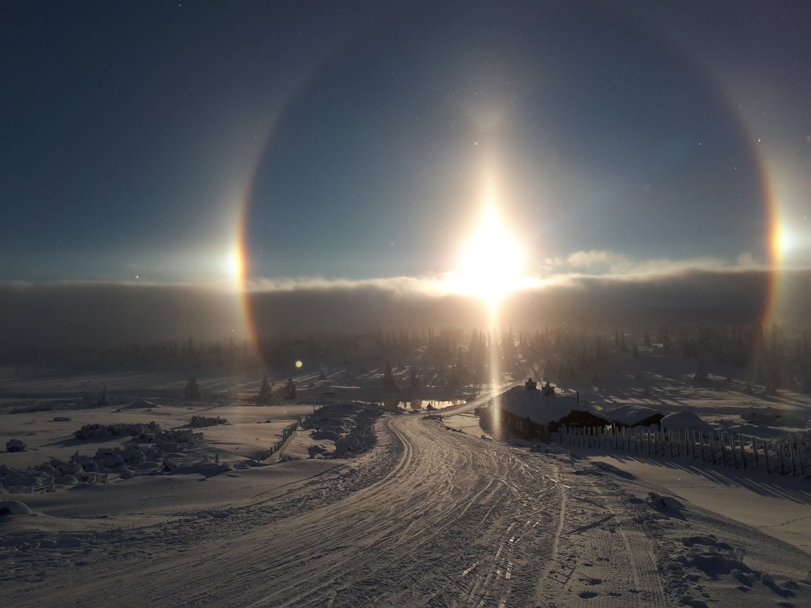 Sjusjøen, med servicesenter, butikker og alpinanlegg, er kun en kort kjøretur unna. Galleribilde