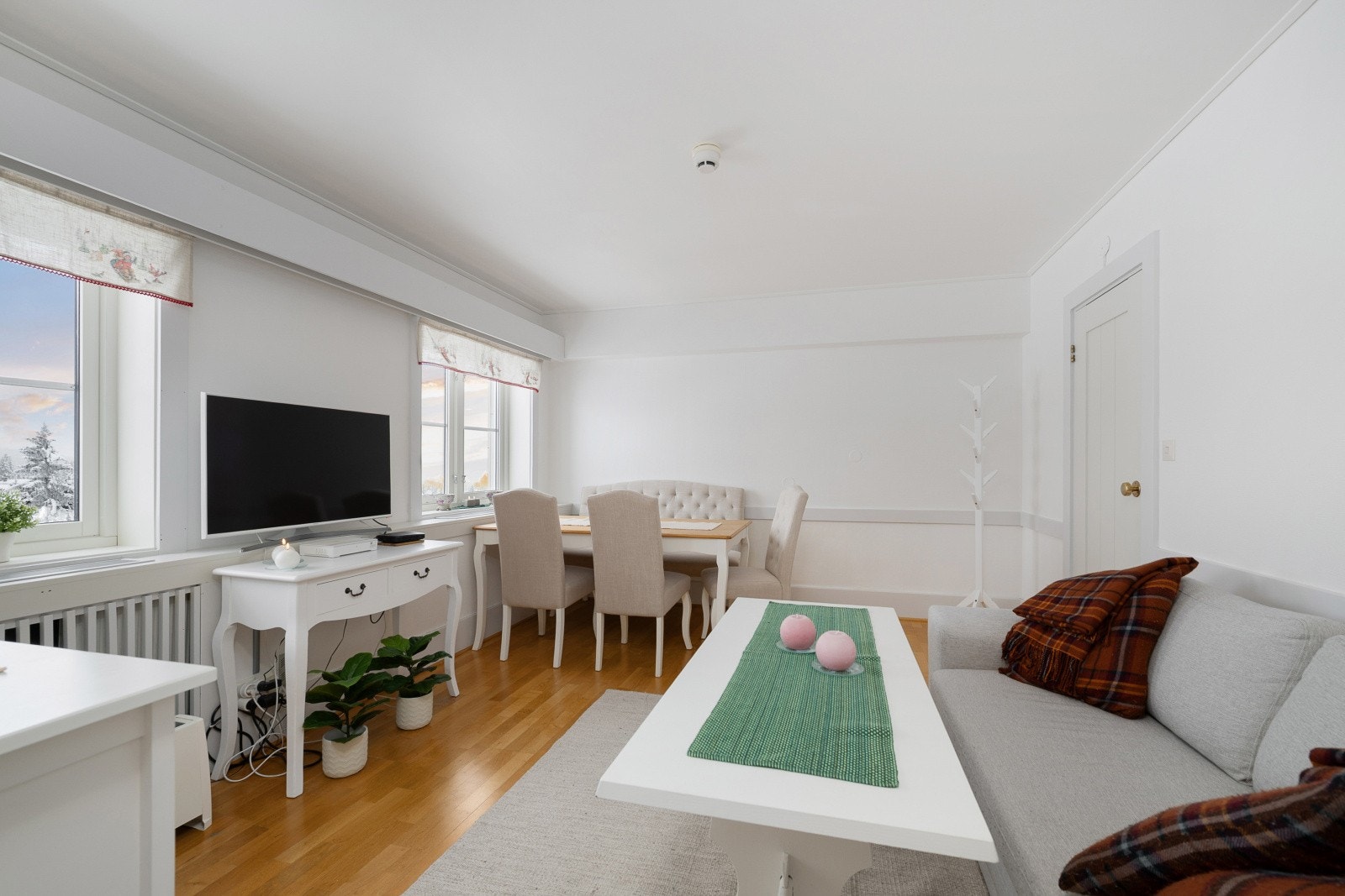 Leiligheten byr på en praktisk planløsning og en lun atmosfære, perfekt som base for rekreasjon og flotte naturopplevelser på fjellet. Galleribilde